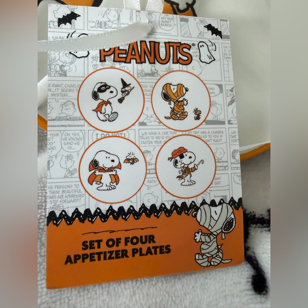 Peanuts Snoopy Halloween Vampire Pirate Mummy Appetizer Plates 6” Set of 4 NWT - Picture 2 of 8